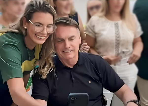 Quem é Rocheane Rocha, a mulher que denunciou maus-tratos a Bolsonaro? Quem é Rocheane Rocha, a mulher que denunciou maus-tratos a Bolsonaro?