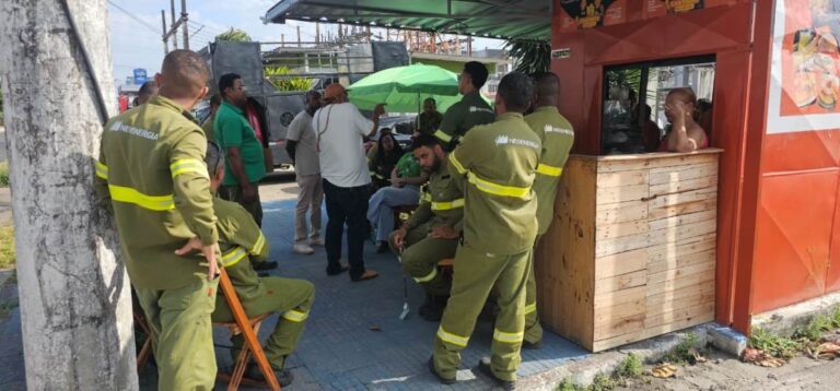 Trabalhadores da Coelba Protestam em Assembleia em Feira de Santana Trabalhadores da Coelba Protestam em Assembleia em Feira de Santana