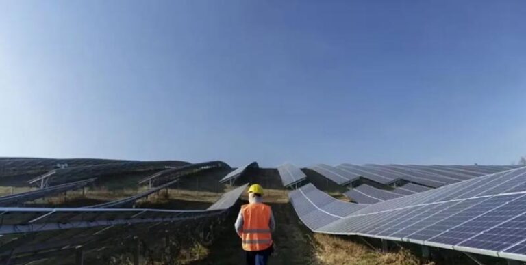Brasil Alcança 7 Milhões de Imóveis com Energia Solar: Um Marco Sustentável Brasil Alcança 7 Milhões de Imóveis com Energia Solar: Um Marco Sustentável