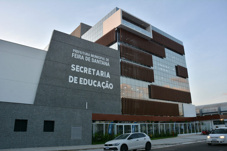 Feira de Santana Recebe Selo Nacional Compromisso com a Alfabetização: Um Passo Importante para a Ed