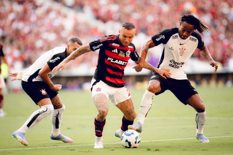 Flamengo enfrenta início de temporada mais difícil em 24 anos Flamengo enfrenta início de temporada mais difícil em 24 anos