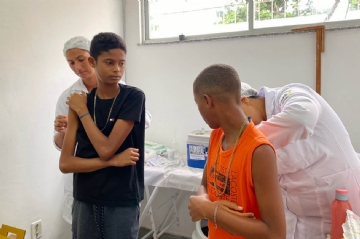 Vacinação Contra a Dengue: Prefeitura de Feira de Santana Intensifica Esforços para Crianças de 10 a 14 Anos Vacinação Contra a Dengue: Prefeitura de Feira de Santana Intensifica Esforços para Crianças de 10 a