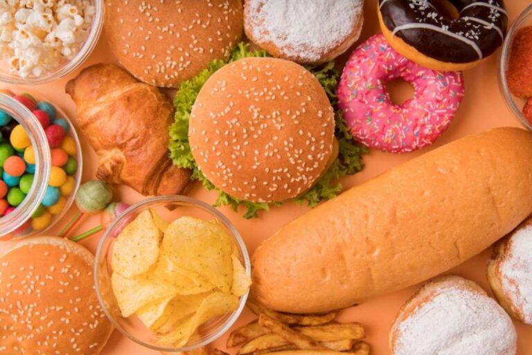 Consumo de Alimentos Ultraprocessados no Brasil Aumenta e Especialistas Alertam para Riscos à Saúde Infantil Consumo de Alimentos Ultraprocessados no Brasil Aumenta e Especialistas Alertam para Riscos à Saúde