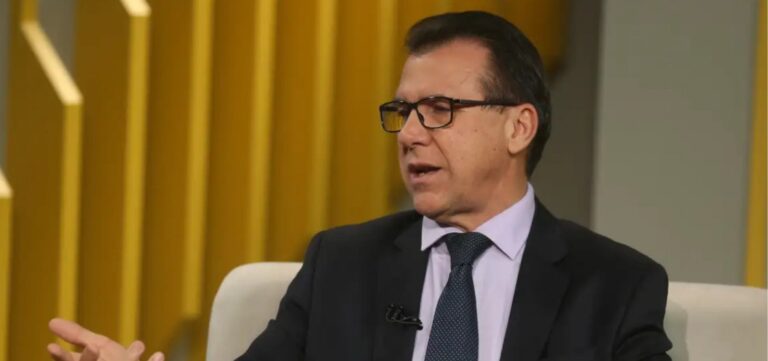 Ministro do Trabalho descarta compensação para empresas com fim da escala 6×1 Ministro do Trabalho descarta compensação para empresas com fim da escala 6x1