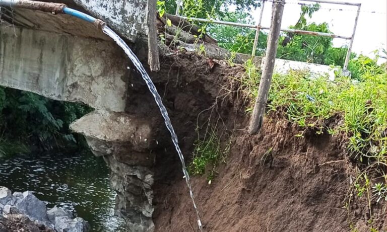Ponte em Feira de Santana Interditada Após Desmoronamento por Chuvas Intensas Ponte em Feira de Santana Interditada Após Desmoronamento por Chuvas Intensas