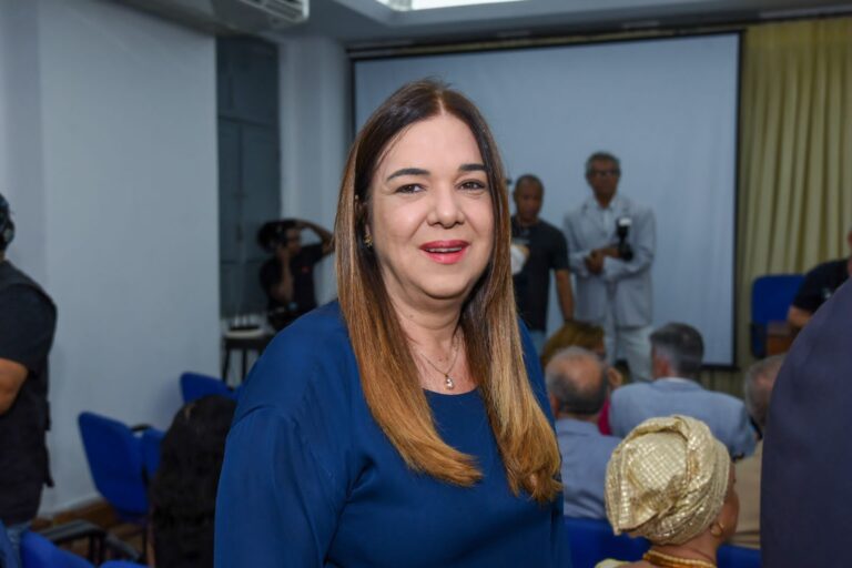 Tatiana Ribeiro Velloso: Primeira-Dama da Bahia Pode Receber Comenda 2 de Julho Tatiana Ribeiro Velloso: Primeira-Dama da Bahia Pode Receber Comenda 2 de Julho