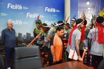 Cultura e Tradição: Indígenas Kariri-Xokó Encantam em Feira de Santana Cultura e Tradição: Indígenas Kariri-Xokó Encantam em Feira de Santana