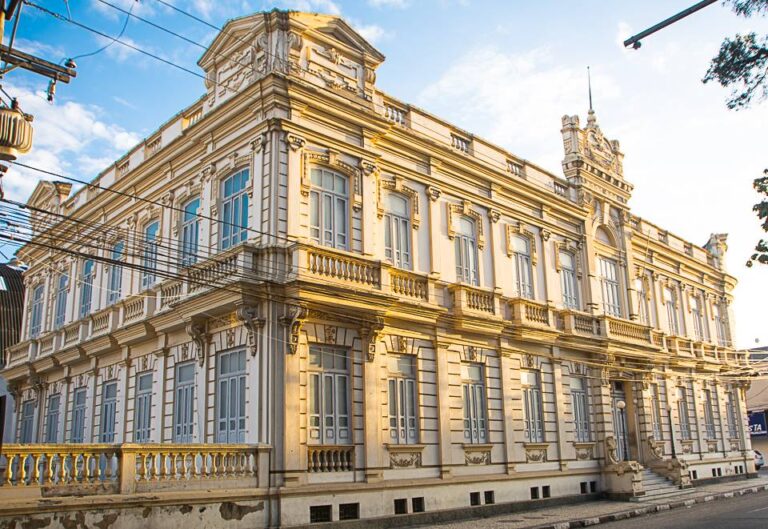 Feira de Santana: Nomes Jovens Emergem na Disputa pela Prefeitura em 2028