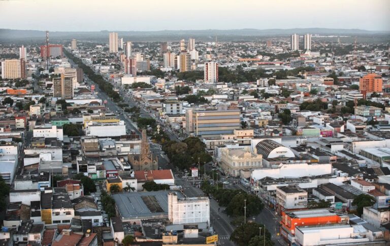 Feira de Santana: Prioridades em Desenvolvimento para o Futuro da Cidade Feira de Santana: Prioridades em Desenvolvimento para o Futuro da Cidade