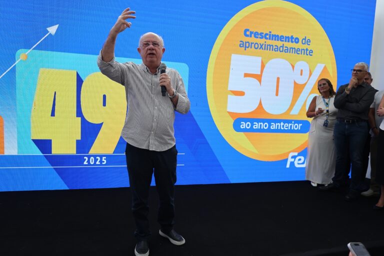 José Ronaldo celebra avanço histórico na alfabetização em Feira de Santana José Ronaldo celebra avanço histórico na alfabetização em Feira de Santana