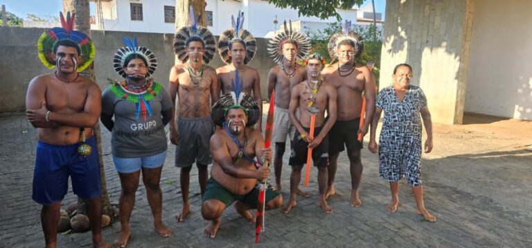 Kariri-Xocó Celebram Cultura em Feira de Santana em Homenagem ao Dia dos Povos Indígenas Kariri-Xocó Celebram Cultura em Feira de Santana em Homenagem ao Dia dos Povos Indígenas