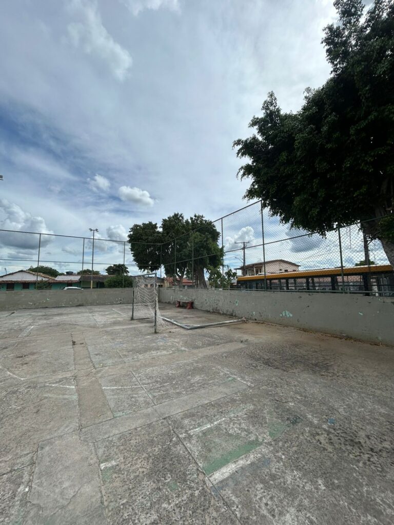 Presidente da Câmara Apresenta Indicação para Reforma da Quadra de Esportes em Pé de Serra Presidente da Câmara Apresenta Indicação para Reforma da Quadra de Esportes em Pé de Serra