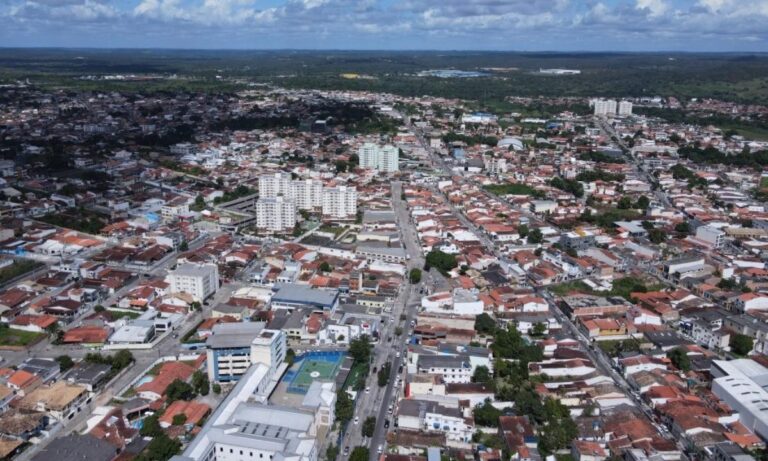Alagoinhas Enfrenta Crise de Saúde com Emergência por Arboviroses Alagoinhas Enfrenta Crise de Saúde com Emergência por Arboviroses