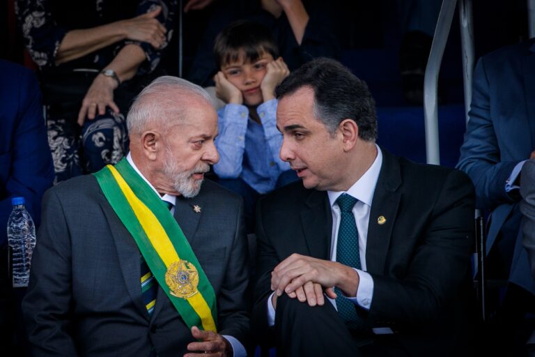 Lula Enfrenta Desafios em Minas Gerais com Resistência de Pacheco à Candidatura