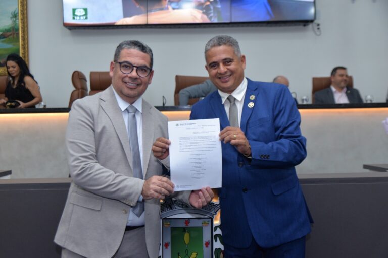 Mário Paim Recebe Título de Cidadão Feirense em Cerimônia Emocionante