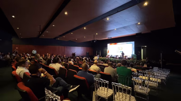 Simpósio Aves Nordeste: Inovações e Desafios na Avicultura em Feira de Santana