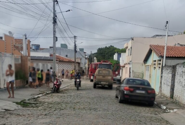 Tragédia em Serrinha: Três crianças morrem em incêndio e mãe é presa