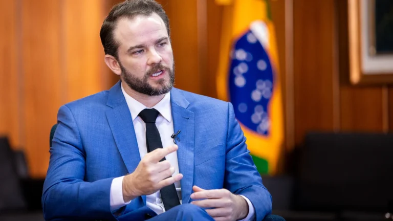 Crise nas Casas Bahia não reflete problema geral na economia, afirma Durigan