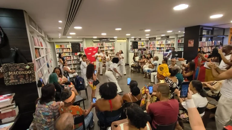 Sarau Barril Dobrado da Bahia reúne poesia, música e dança em Salvador