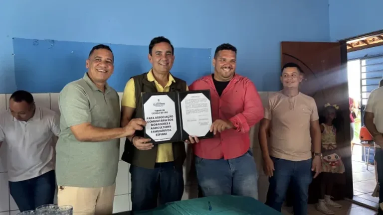 Prefeitura de Alagoinhas fortalece comunidade com cessão de prédio escolar histórico Prefeitura de Alagoinhas fortalece comunidade com cessão de prédio escolar histórico