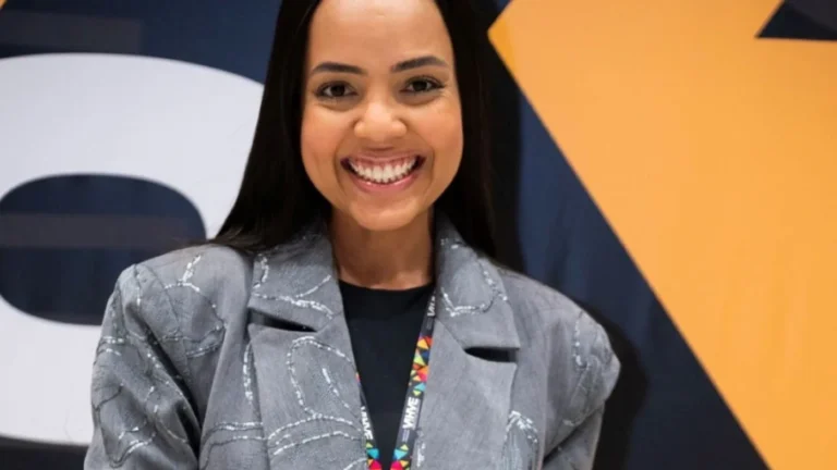 Larissa Santana e a Construção da História Cultural de Feira de Santana Larissa Santana e a Construção da História Cultural de Feira de Santana
