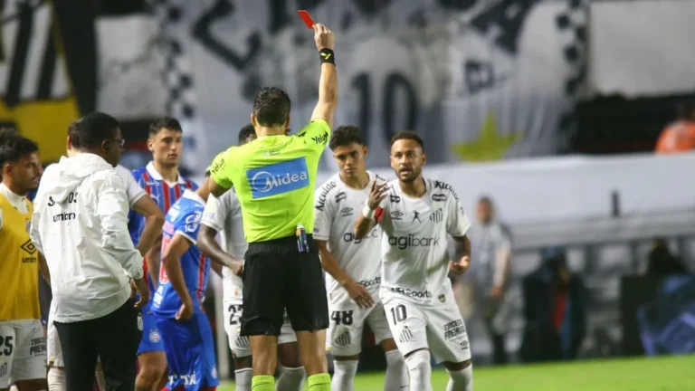 Santos Busca Empate Dramático com Bahia Após Temporal e Expulsão de Neymar