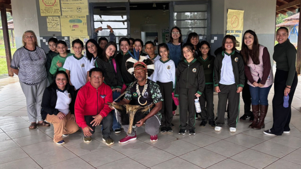 Alunos de Imbaú Vivenciam a Cultura Kaingang em Visita à Aldeia