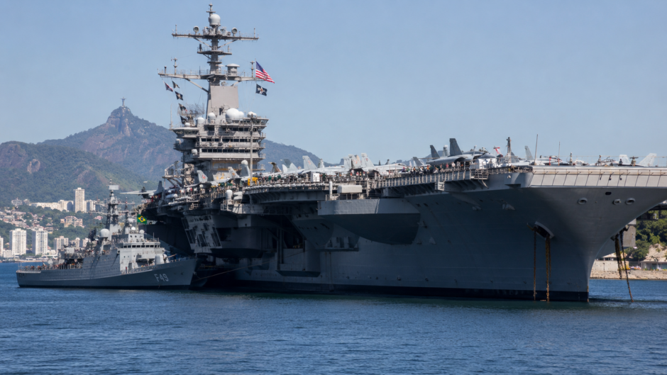 USS Nimitz: Gigante Nuclear dos EUA Atraca no Rio de Janeiro em Grande Operação Militar USS Nimitz: Gigante Nuclear dos EUA Atraca no Rio de Janeiro em Grande Operação Militar