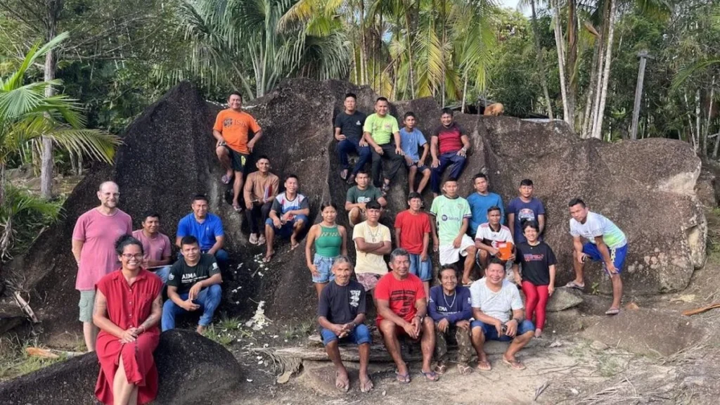 Pesquisadores Indígenas do Rio Negro Usam Celular para Fortalecer Registros do Território Pesquisadores Indígenas do Rio Negro Usam Celular para Fortalecer Registros do Território