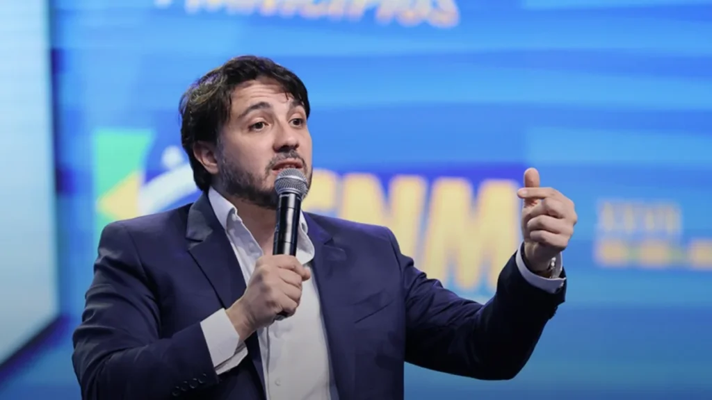 MPF move ação contra Renan Santos e MBL por ofensas a indígenas do Baixo Tapajós MPF move ação contra Renan Santos e MBL por ofensas a indígenas do Baixo Tapajós
