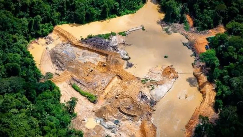 Ré por Garimpo na Terra Yanomami: Estanho Fornecido à Indústria Bélica dos EUA Ré por Garimpo na Terra Yanomami: Estanho Fornecido à Indústria Bélica dos EUA