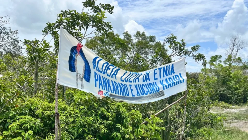 Justiça ordena ações urgentes para garantir direitos básicos a indígenas Pankararu em Penedo Justiça ordena ações urgentes para garantir direitos básicos a indígenas Pankararu em Penedo