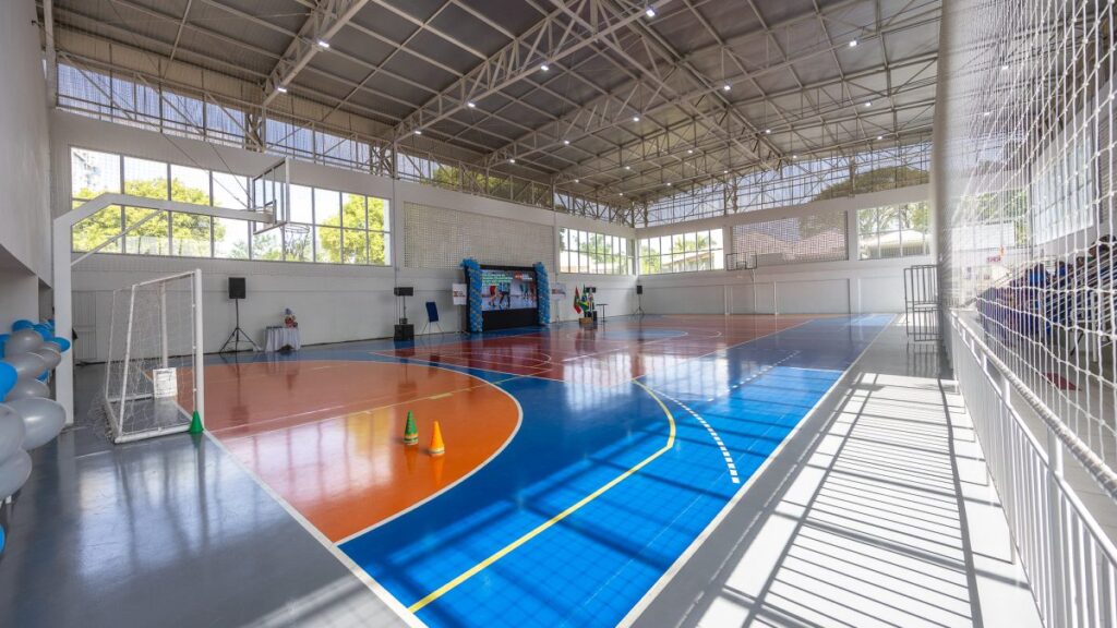 Transformação das Escolas de SC: Estruturas Modernas, Tecnologia e Segurança Aumentada Transformação das Escolas de SC: Estruturas Modernas, Tecnologia e Segurança Aumentada
