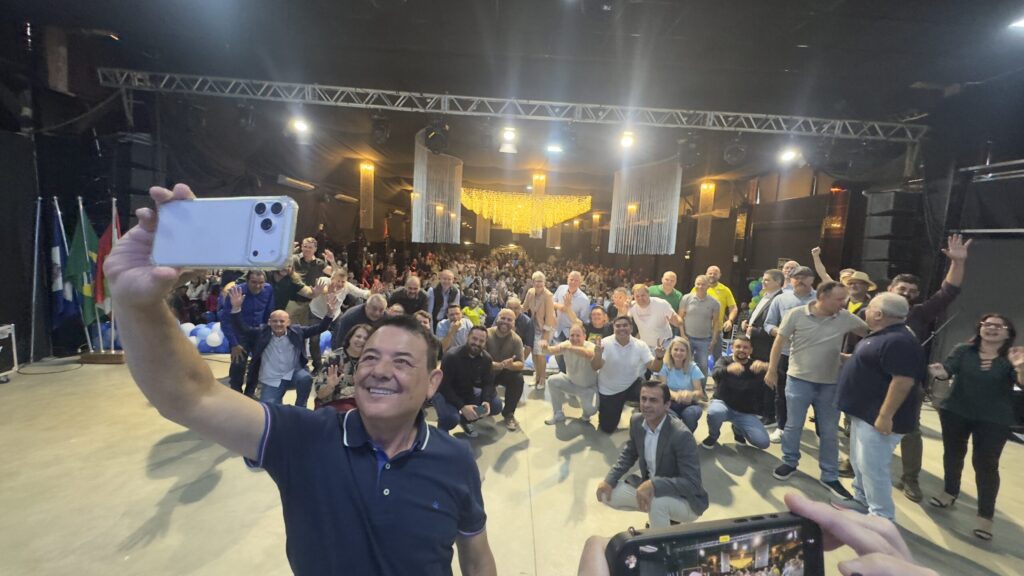 Aniversário de Maurício Peixer: Mobilização Política e União em Joinville