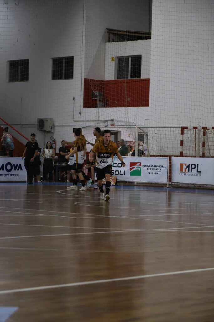 Criciúma Brilha em Jogo de Oito Gols e Derrota São Lourenço na Série Ouro Criciúma Brilha em Jogo de Oito Gols e Derrota São Lourenço na Série Ouro