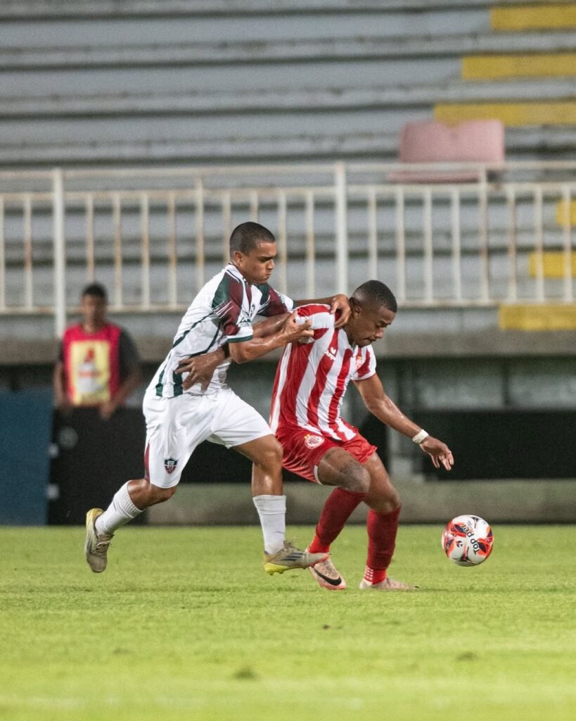 Fluminense de Joinville Brilha e Conquista Vitória Contra Hercílio Luz, Assumindo o G-4 da Série B d