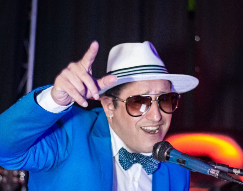 Joinville Celebra Elton John com Show Gratuito e Tributo Especial