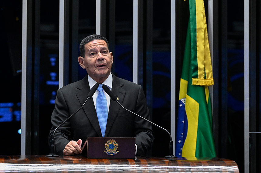 Mourão Critica Pacote de Segurança e Política Econômica do Governo Lula Mourão Critica Pacote de Segurança e Política Econômica do Governo Lula