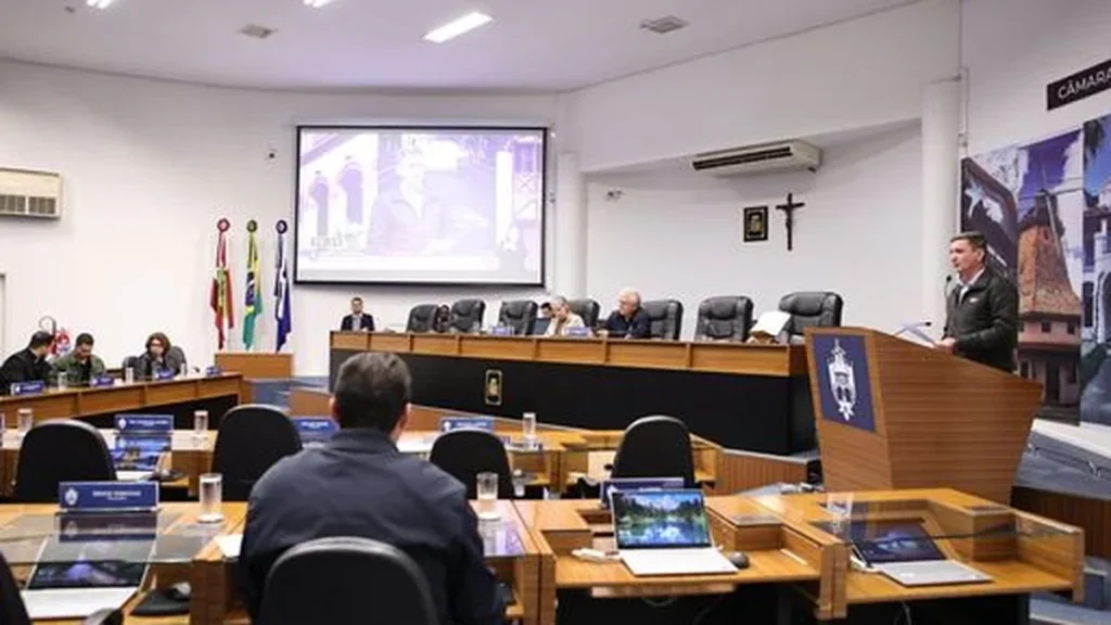 Joinville aprova extensão de contratos temporários na Educação para garantir continuidade escolar