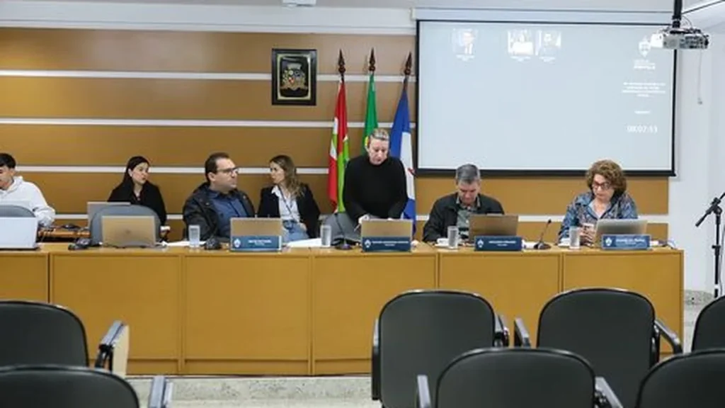 Joinville enfrenta fila de mais de 7 mil pacientes em reumatologia e pequenas cirurgias