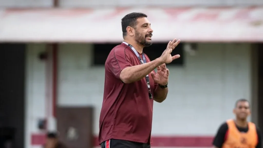 Diego Souza, ex-Sport e técnico do Joinville, envolvido em investigação sobre licenças falsas