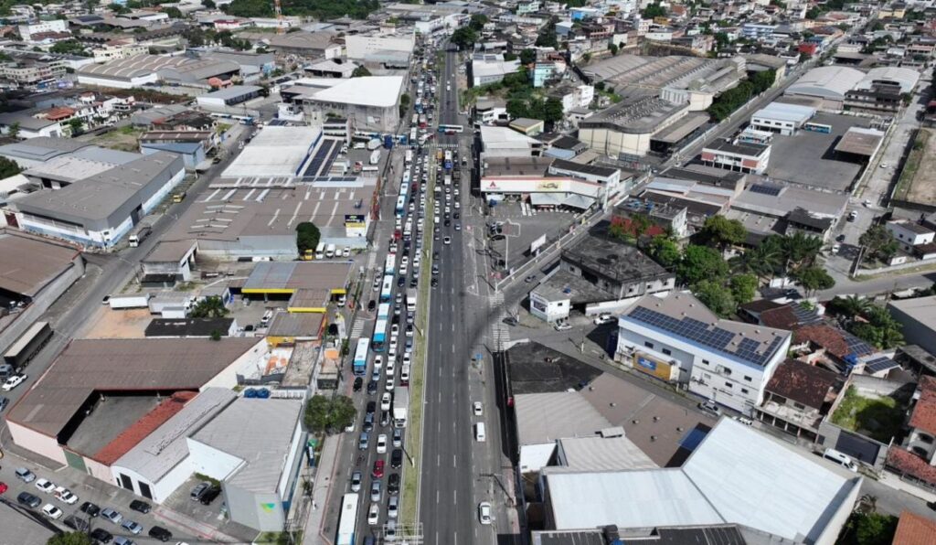 Interdição na Avenida Carlos Lindenberg para Corredor Exclusivo de Ônibus: Duração de 60 Dias Imagem do artigo