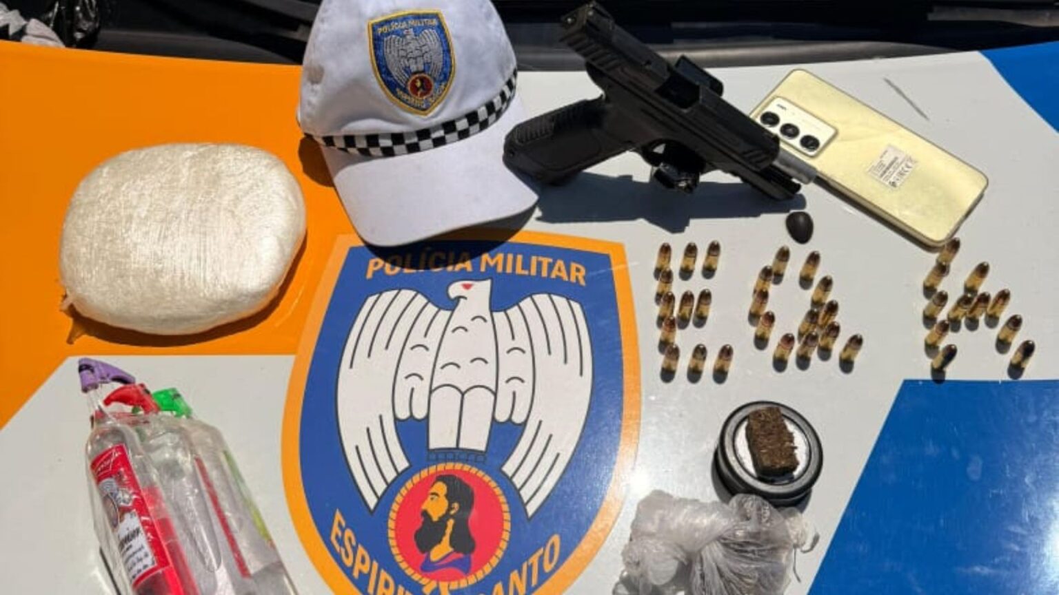 Homem abandona família e foge para lagoa ao ver fiscalização em Vila Velha Homem abandona família e foge para lagoa ao ver fiscalização em Vila Velha
