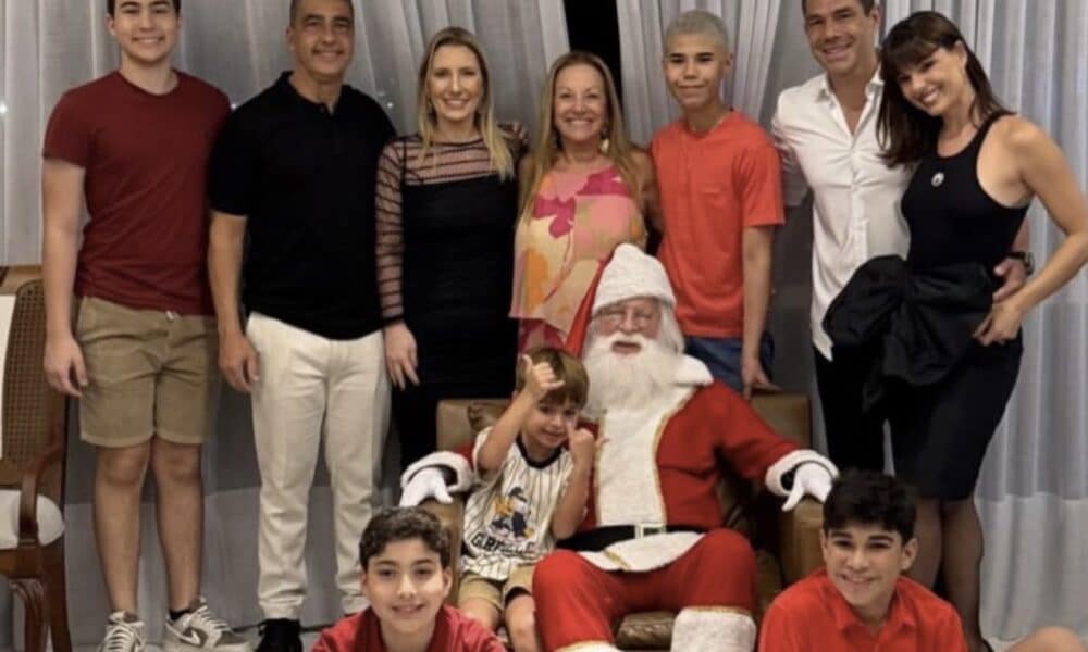 Isis Valverde Celebra o Natal em Família com os Buaiz Isis Valverde Celebra o Natal em Família com os Buaiz
