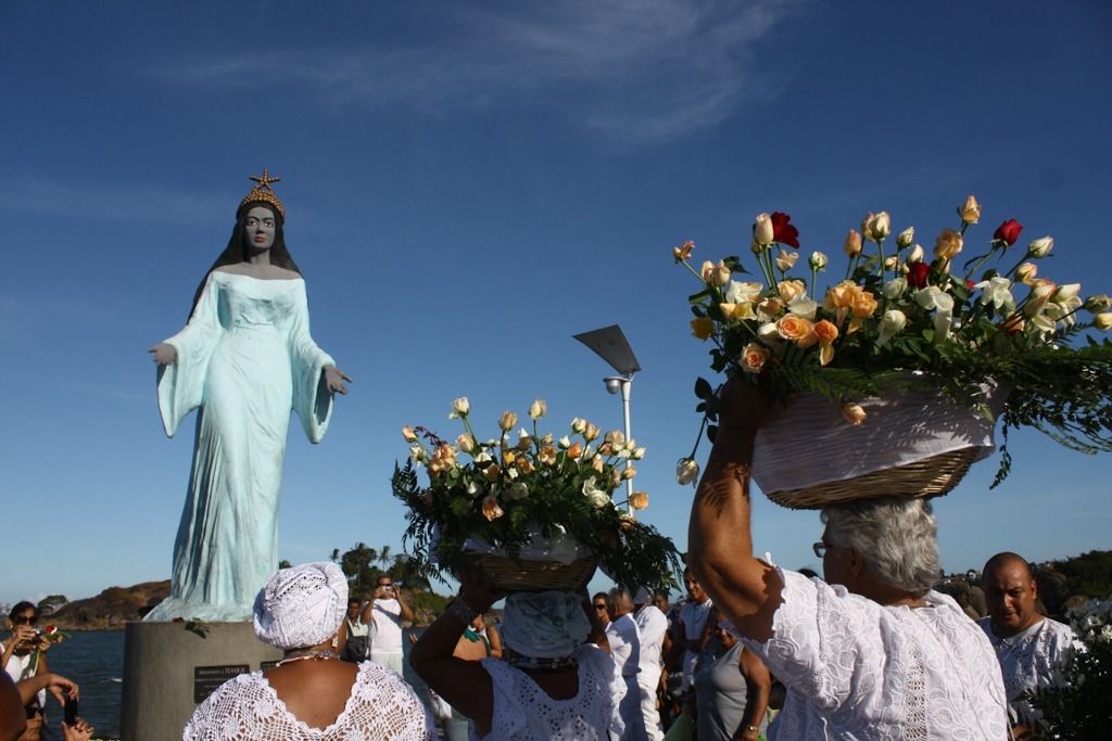 Celebrações de Yemanjá Marcam a Semana em Vitória com Comidas e Cultura Celebrações de Yemanjá Marcam a Semana em Vitória com Comidas e Cultura