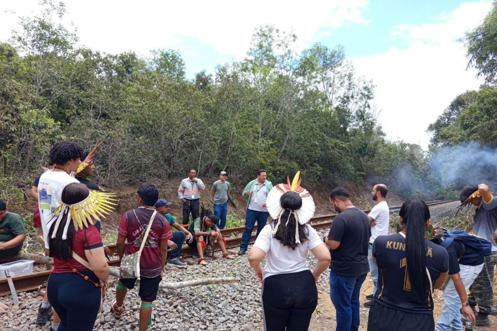 Indígenas Tupiniquim Resistindo em Aracruz: Uma Luta Contra a Criminalização Indígenas Tupiniquim Resistindo em Aracruz: Uma Luta Contra a Criminalização