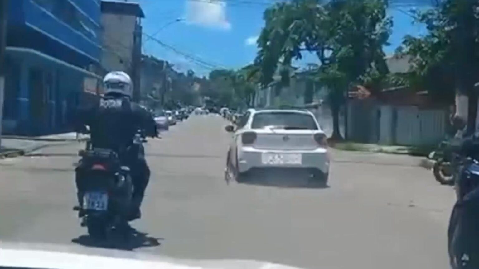 Perseguição em Vila Velha: Tiros e Apreensão de Adolescentes em Carro Furtado Perseguição em Vila Velha: Tiros e Apreensão de Adolescentes em Carro Furtado