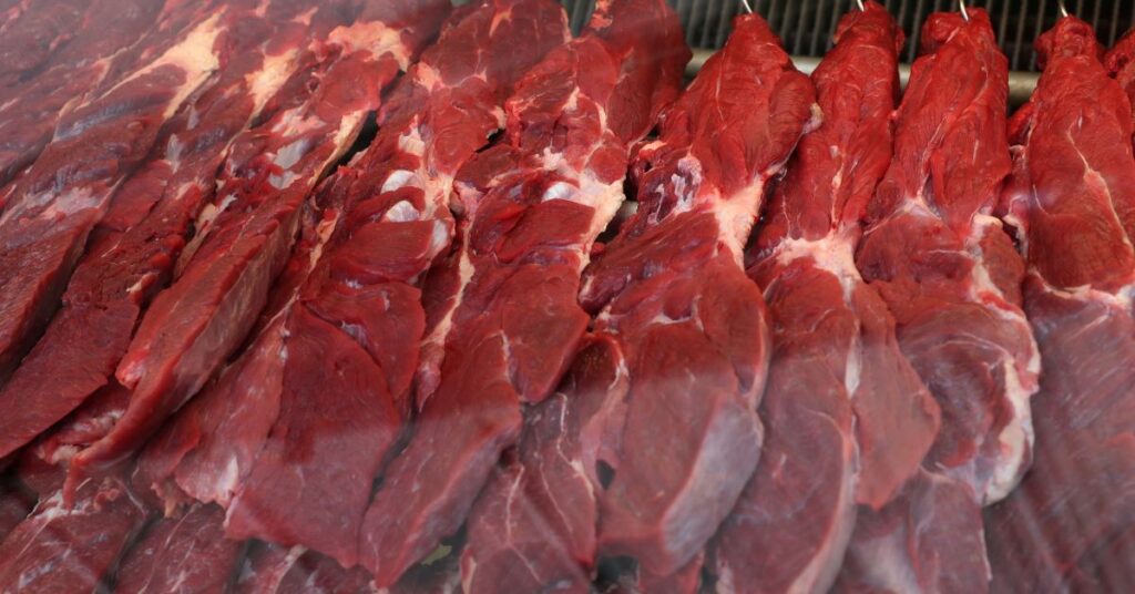 Tarifa Chinesa de 55% sobre Carne Bovina Cria Incertezas para Produtores Mineiros Tarifa Chinesa de 55% sobre Carne Bovina Cria Incertezas para Produtores Mineiros