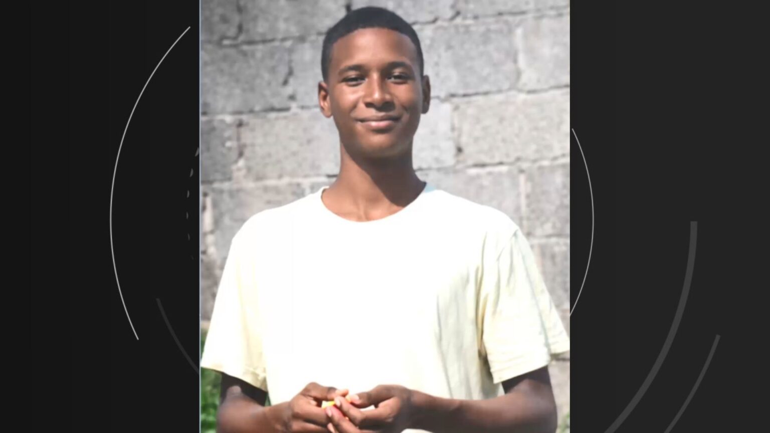 Adolescente de 14 anos é executado em Vila Velha; ataque com mais de 50 tiros choca a comunidade Adolescente de 14 anos é executado em Vila Velha; ataque com mais de 50 tiros choca a comunidade