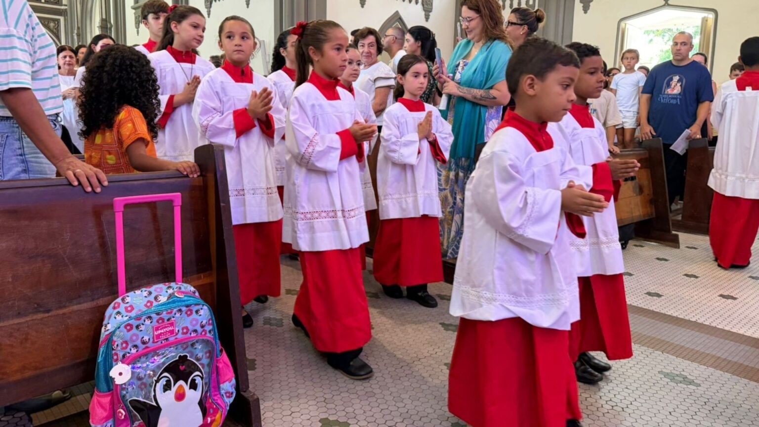 Bênção das Mochilas: Um Momento de União Familiar na Catedral de Vitória